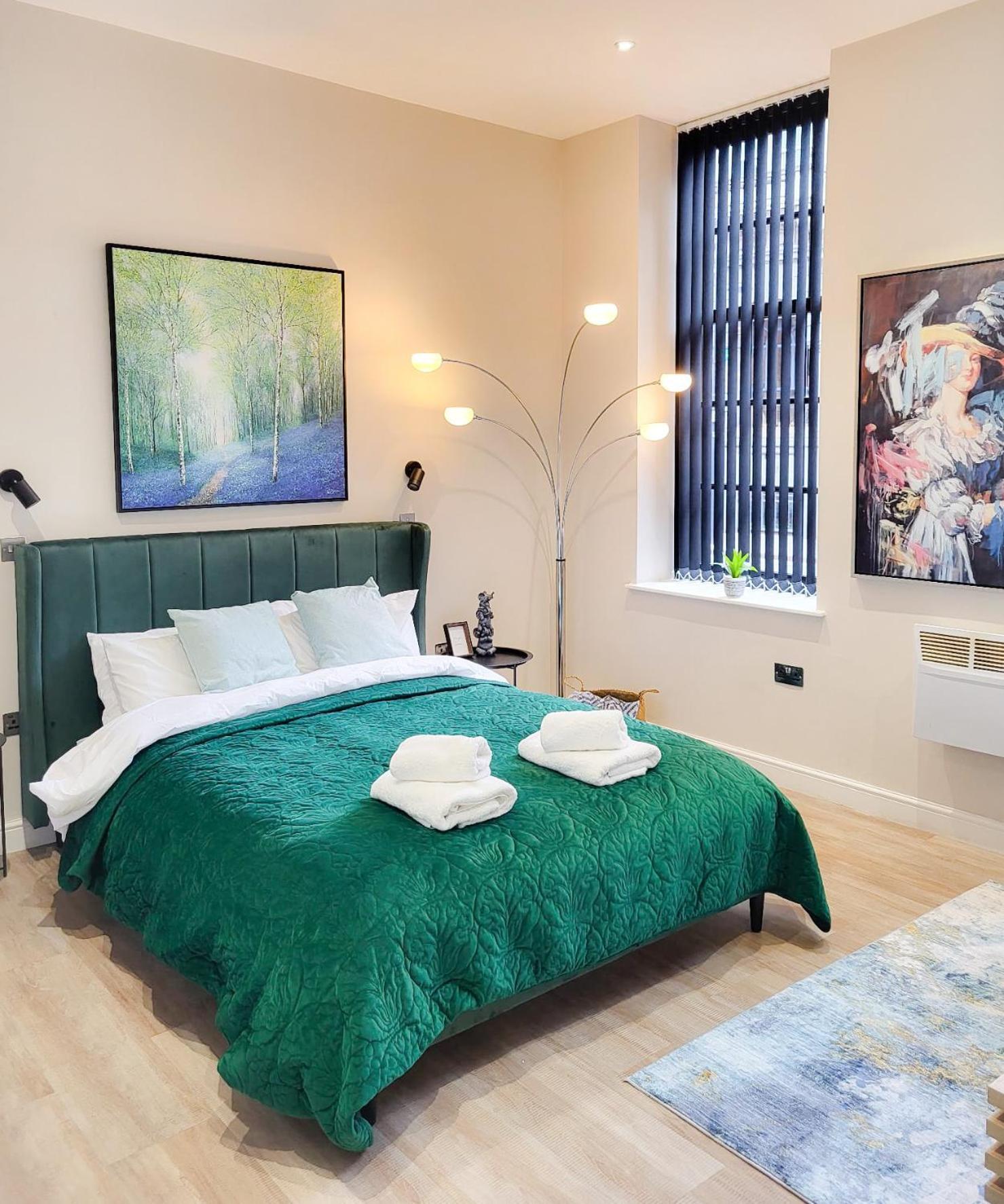 Beautiful Apartment & Central Location & King Size Bed ลีดส์ ภายนอก รูปภาพ