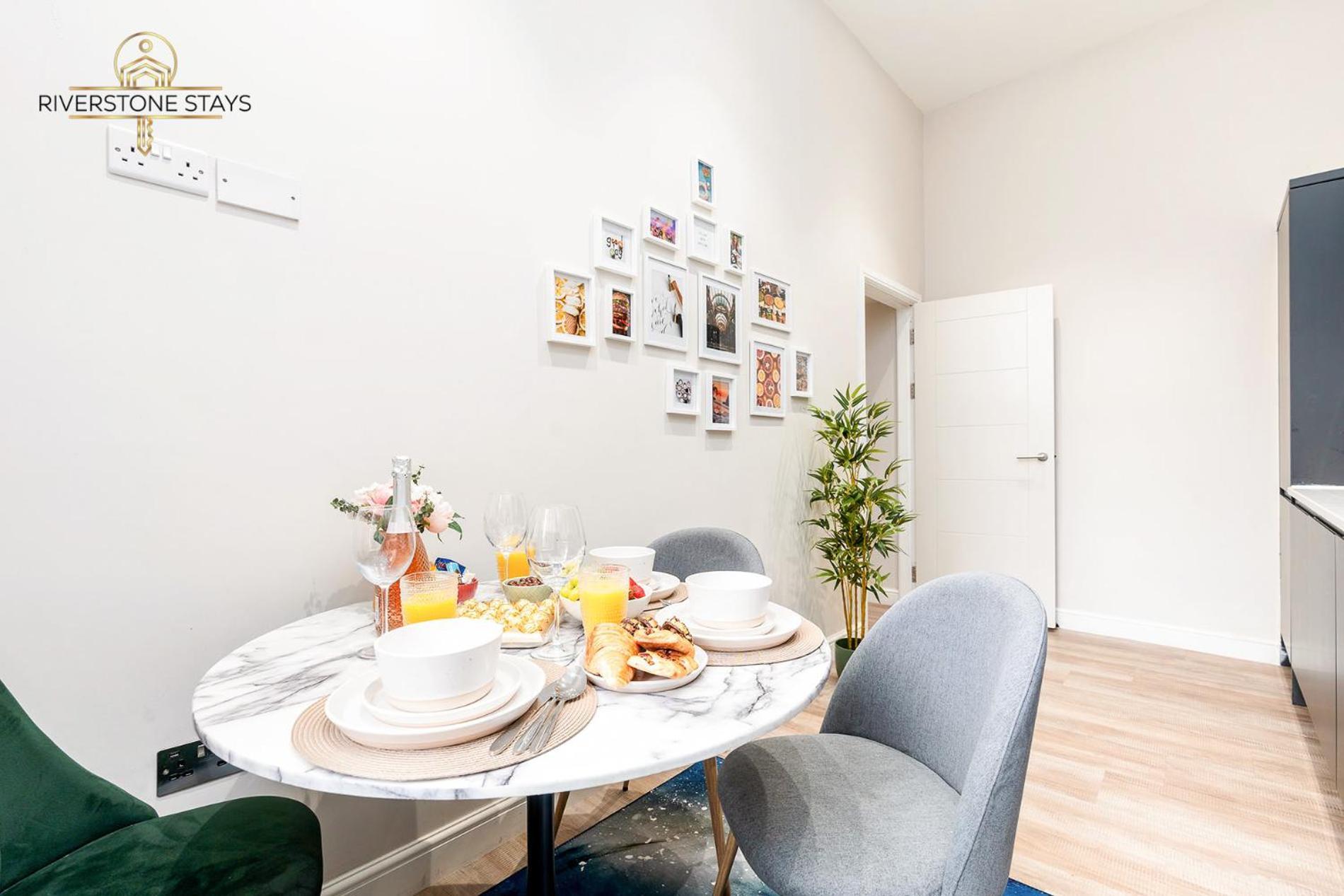 Beautiful Apartment & Central Location & King Size Bed ลีดส์ ภายนอก รูปภาพ