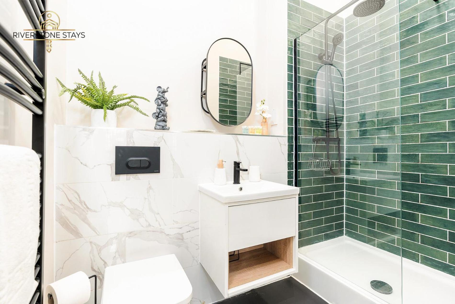 Beautiful Apartment & Central Location & King Size Bed ลีดส์ ภายนอก รูปภาพ