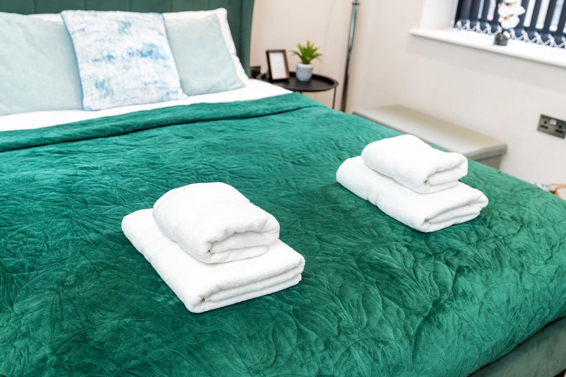 Beautiful Apartment & Central Location & King Size Bed ลีดส์ ภายนอก รูปภาพ